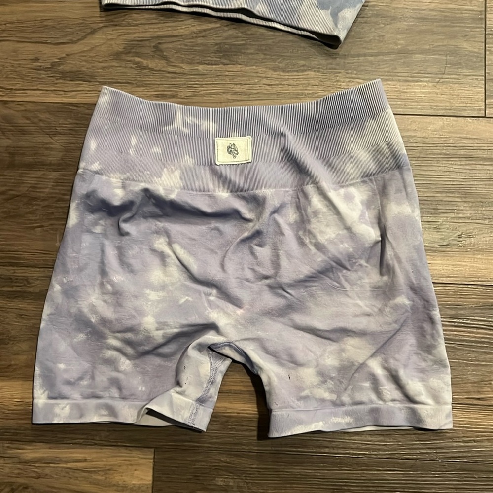 Darc Sport Shorts size L  light purple and white